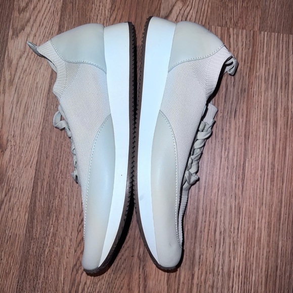 Banana Republic Recycled Knit Sneaker Size 8 - Picture 3 of 6